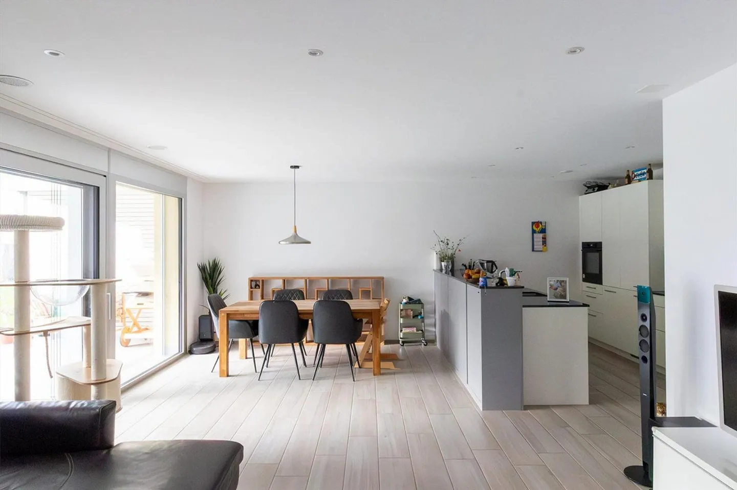 Appartement de 3,5 pièces au rez-de-chaussée loué avec 1 place de parking à vendre - Photo 1 sur 19