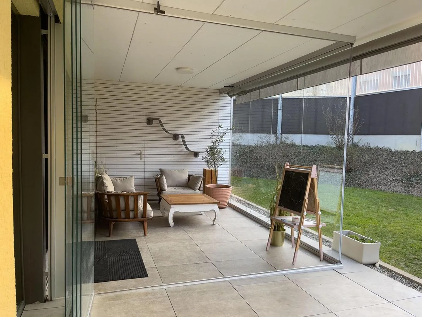 Appartement de 3,5 pièces au rez-de-chaussée loué avec 1 place de parking à vendre - Photo 2 sur 19