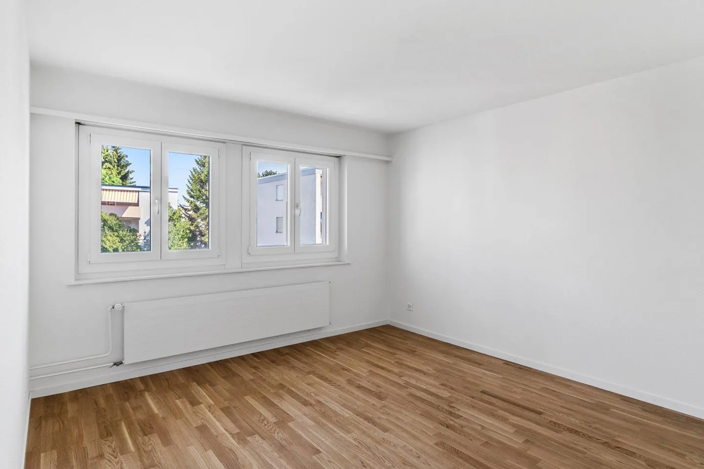 Modern Apartment with Terrace - Photo 6 of 7