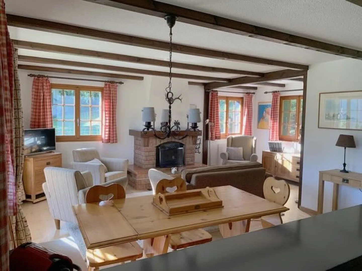 Charmant chalet 4.5 pces avec jardin, vendu meublé. - Photo 4 sur 13