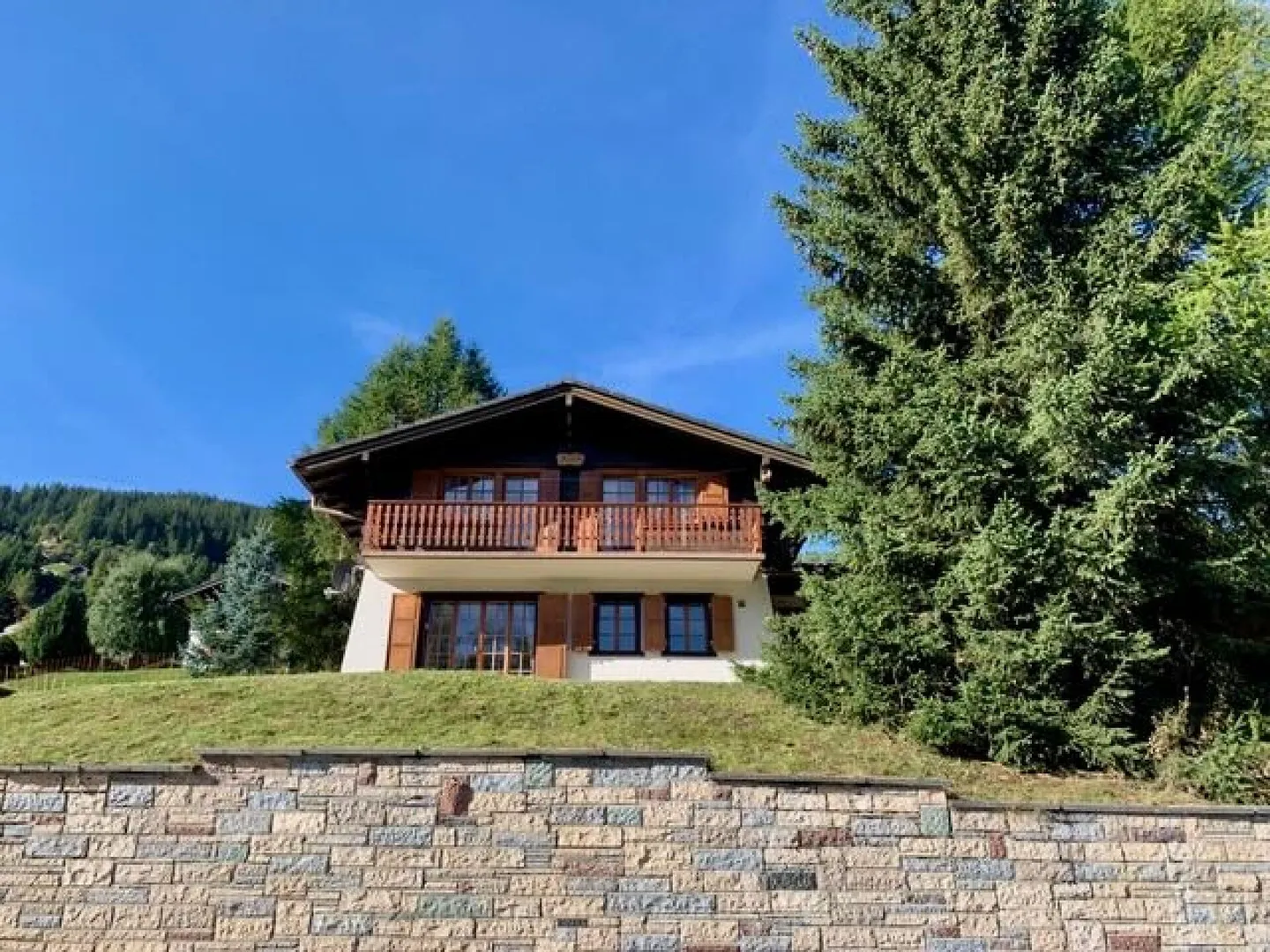 Charmant chalet 4.5 pces avec jardin, vendu meublé. - Photo 12 sur 13