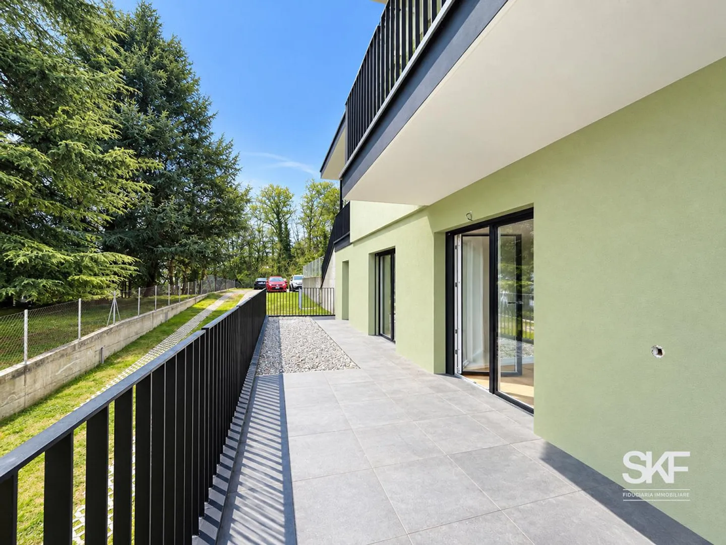 Appartamento moderno con grande terrazza - Foto 4 di 12