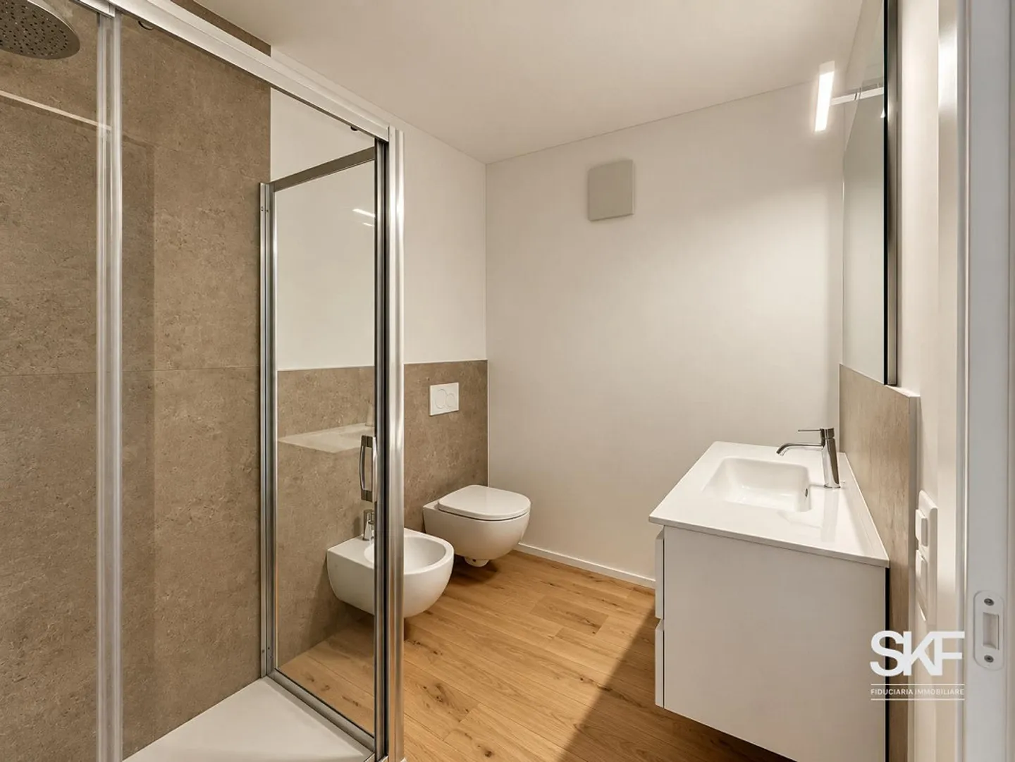 Appartamento moderno con grande terrazza - Foto 9 di 12