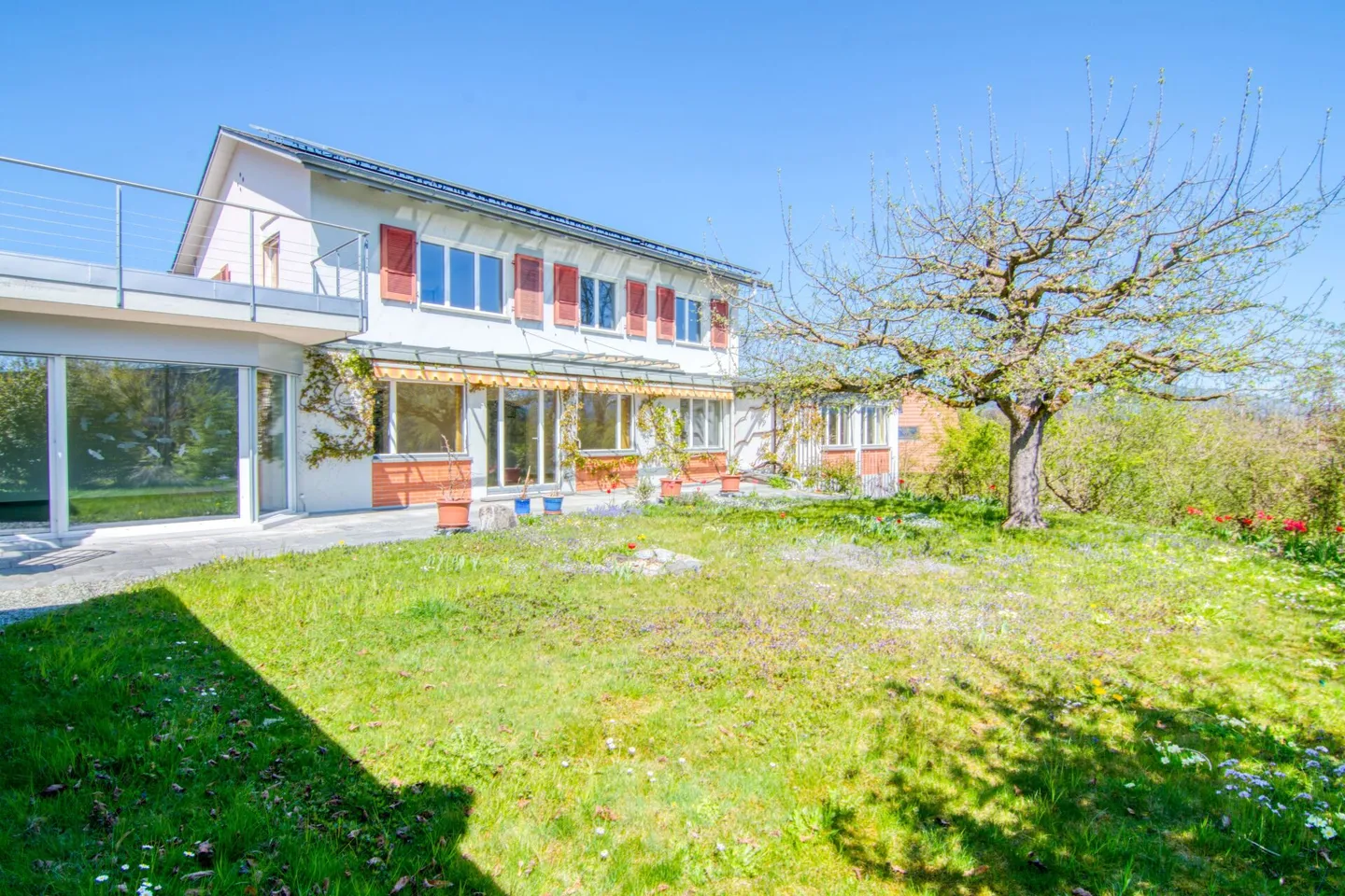 Spacious Property with B&B Potential - Living and Hosting Guests in the Gerzensee Region, at the Gateway to the Bernese Oberland - Photo 1 of 32