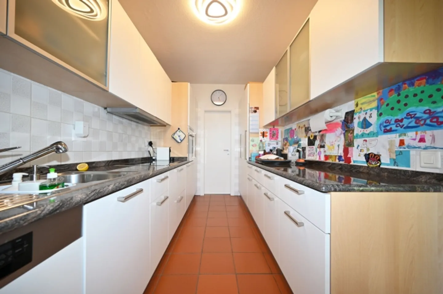 Penthouse avec grande terrasse et vue sur les montagnes environnantes - Photo 8 sur 18