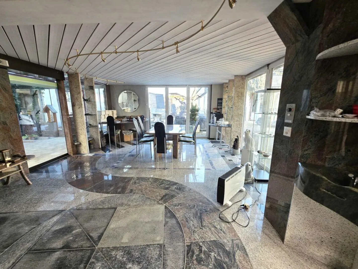 Proprietà residenziale e commerciale con potenziale di sviluppo illimitato in posizione privilegiata - Foto 4 di 30