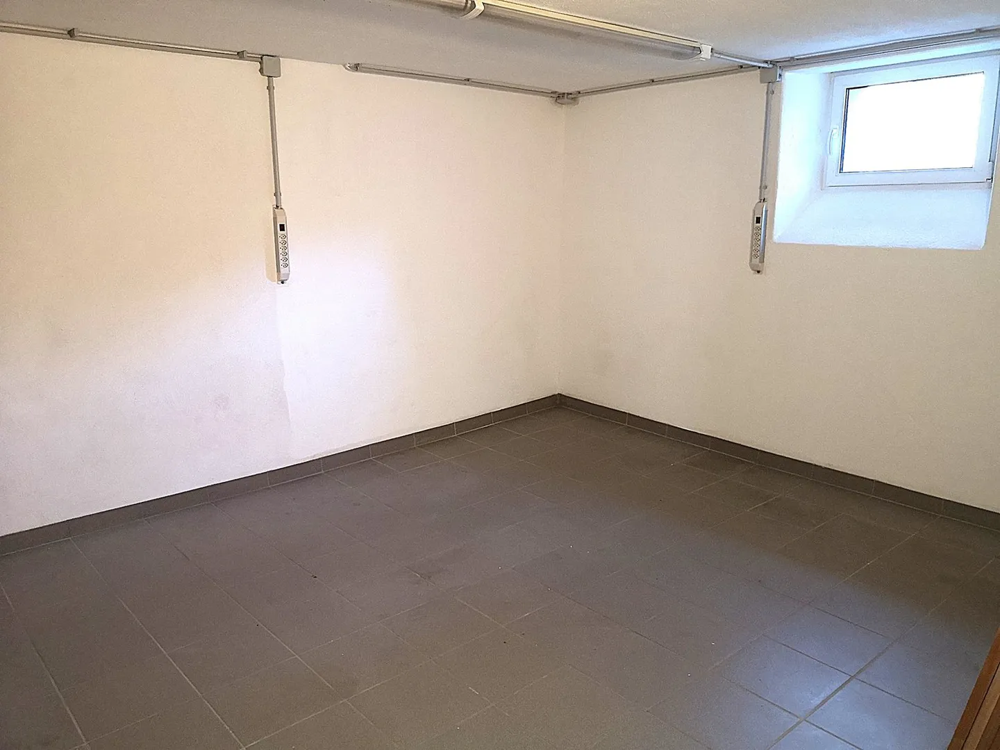 Beautiful single-family or multi-family house with garage, parking spaces, terraces, garden - Photo 13 of 45