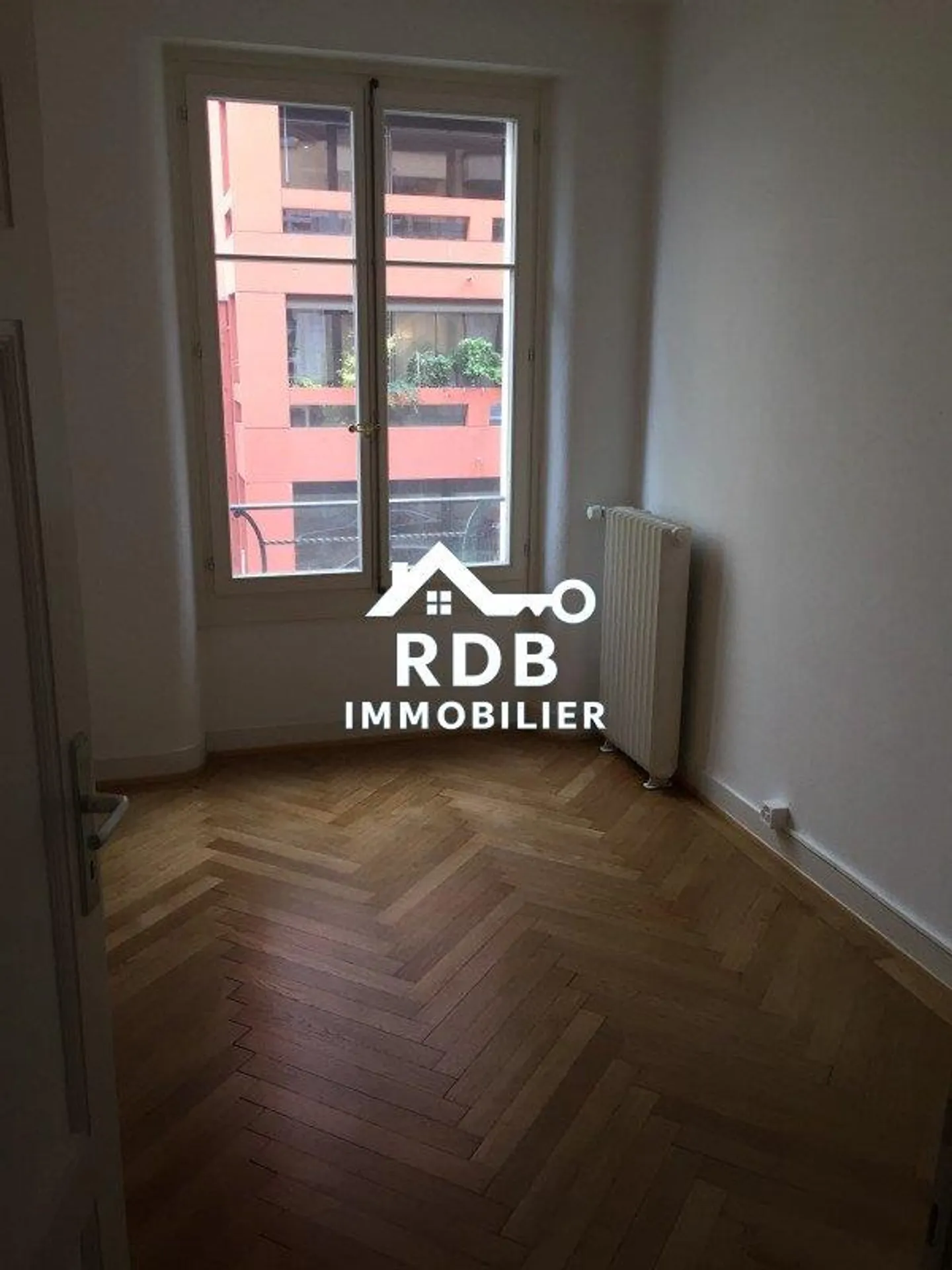 3-room apartment on the 1st floor located in Geneva 1205 - Photo 2 of 12