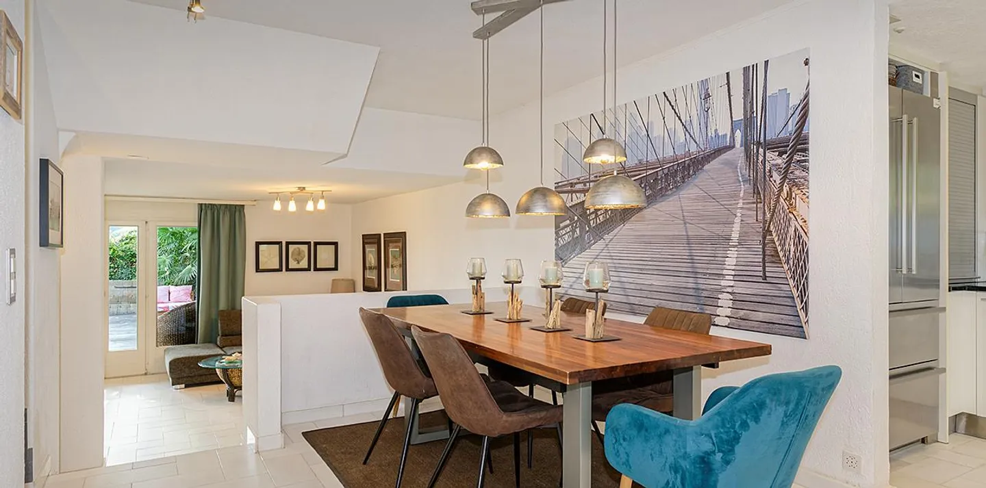 Stunning Family Home with Lake View - Photo 4 of 18