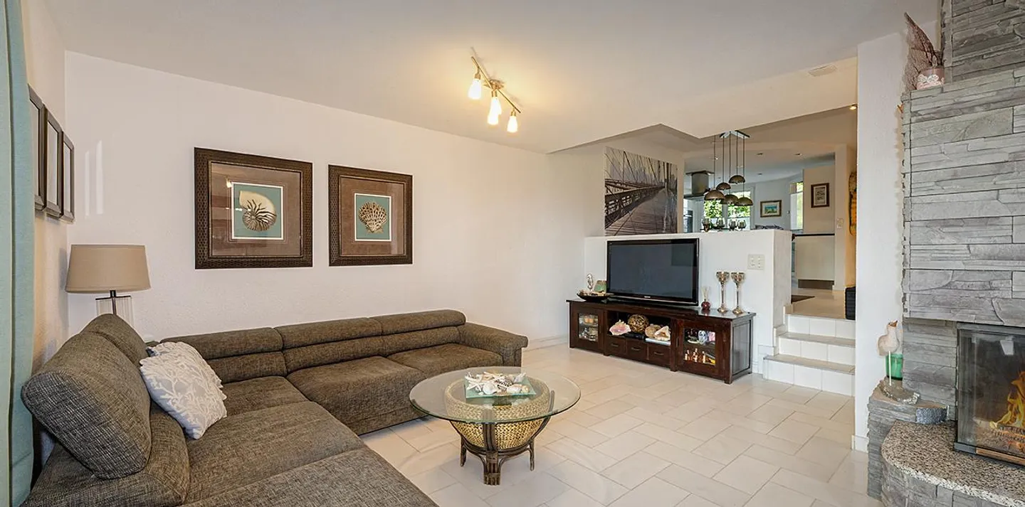 Stunning Family Home with Lake View - Photo 5 of 18