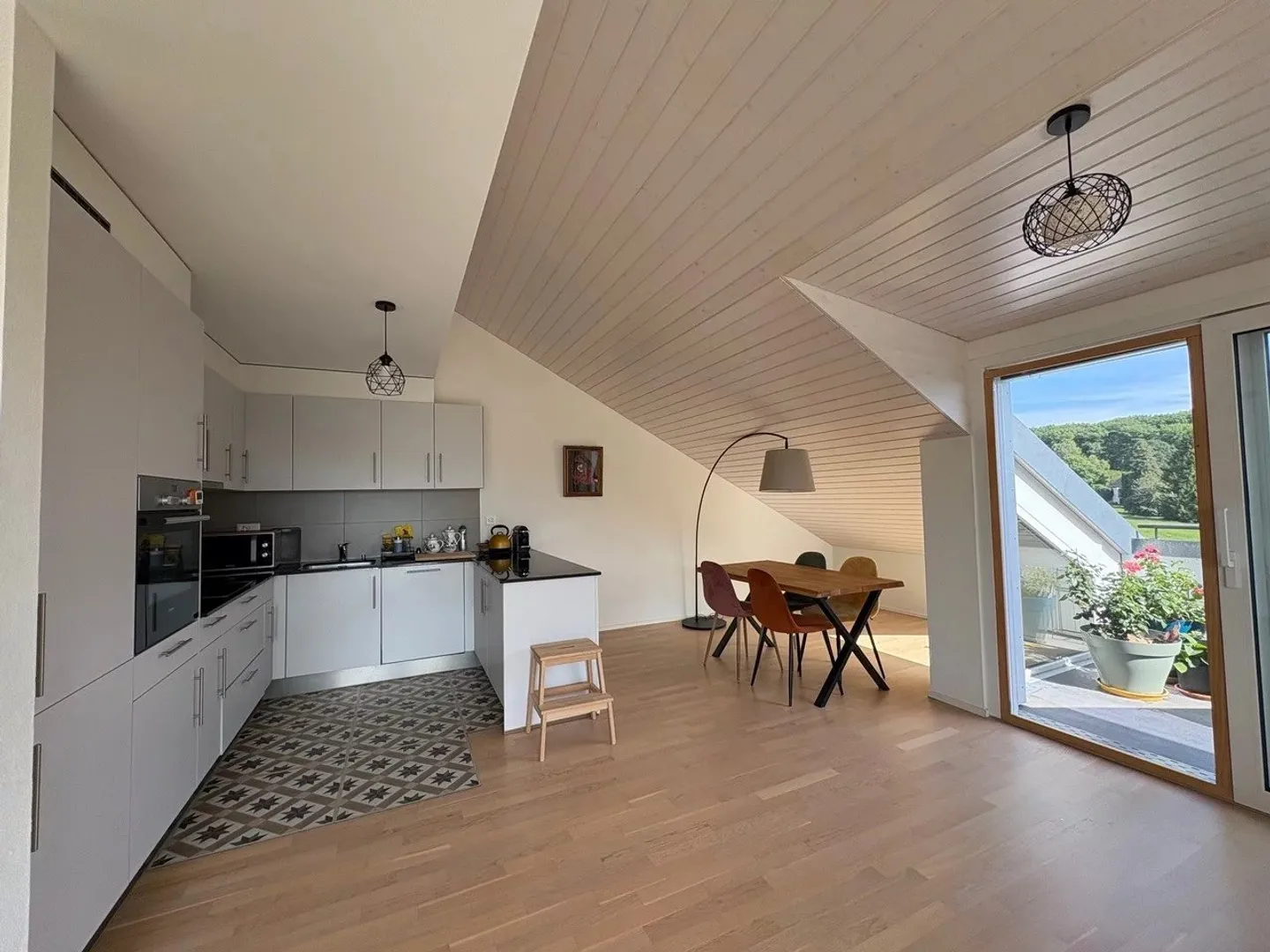 4.5 Room Apartment - Photo 1 of 7