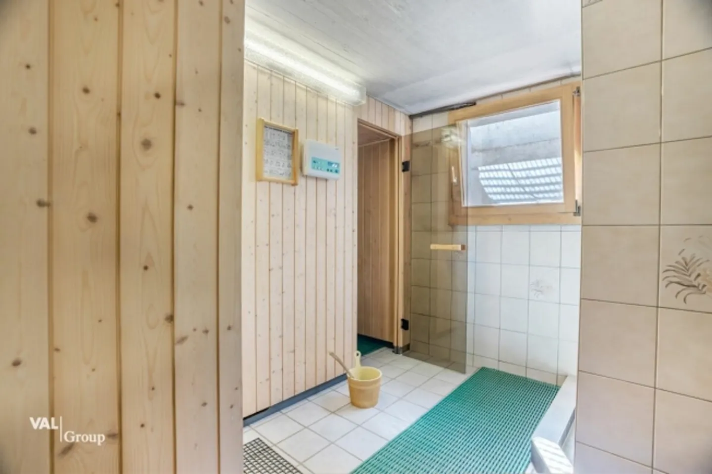 Charming multi-family house with second home status in a central location - Photo 18 of 20