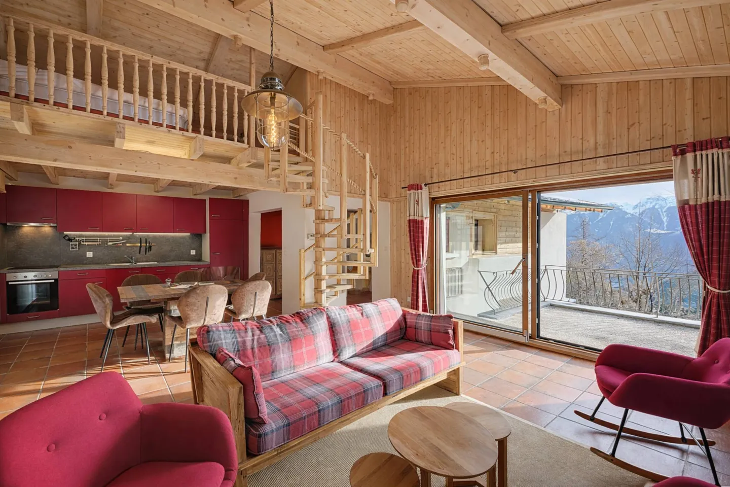 Affascinante chalet a schiera con charme autentico, completamente ristrutturato - Foto 2 di 10