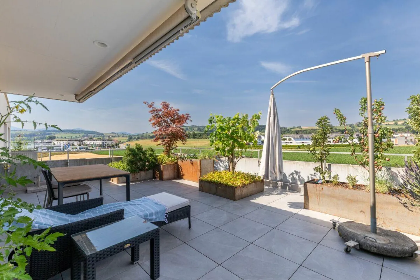 Terrassenparadies mit See- und Bergsicht - Foto 8 von 10