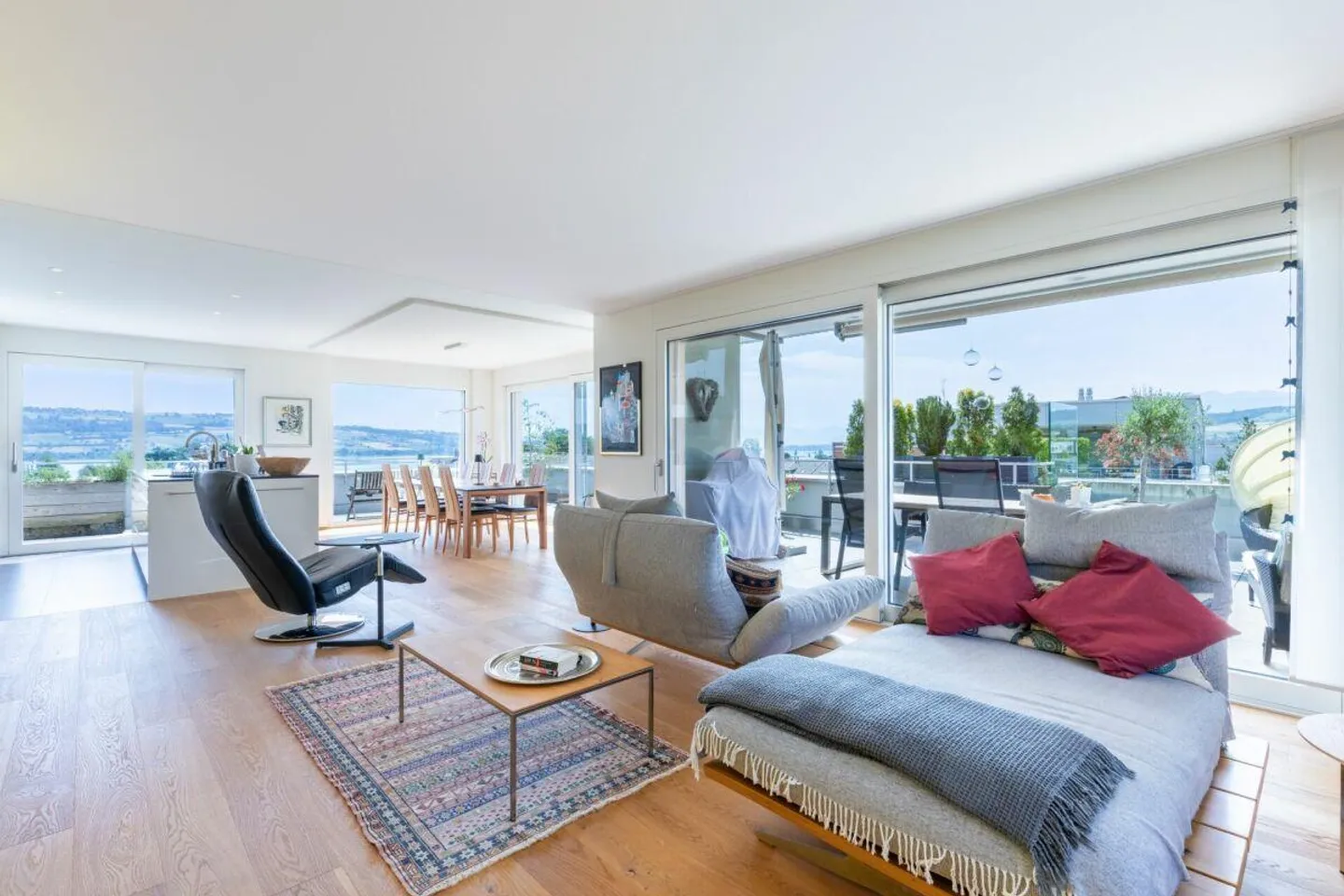 Terrassenparadies mit See- und Bergsicht - Foto 3 von 10