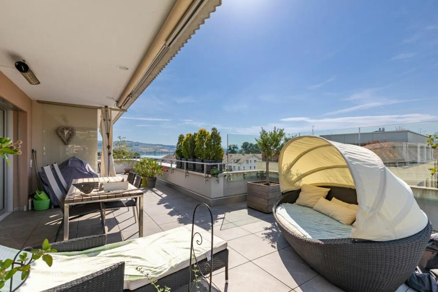 Terrassenparadies mit See- und Bergsicht - Foto 4 von 10