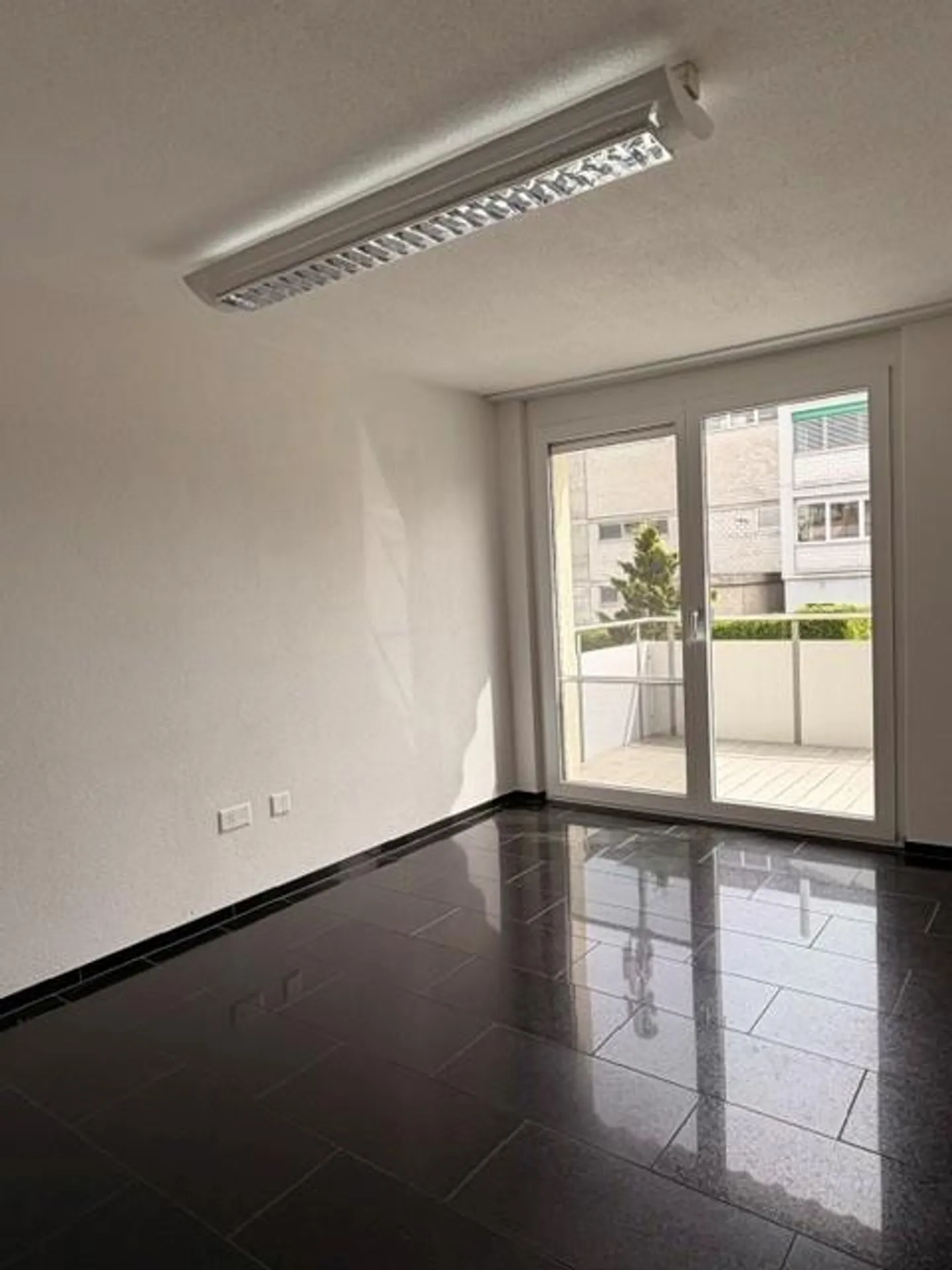 Appartement central de 3,5 pièces avec vue sur le lac - Photo 3 sur 12