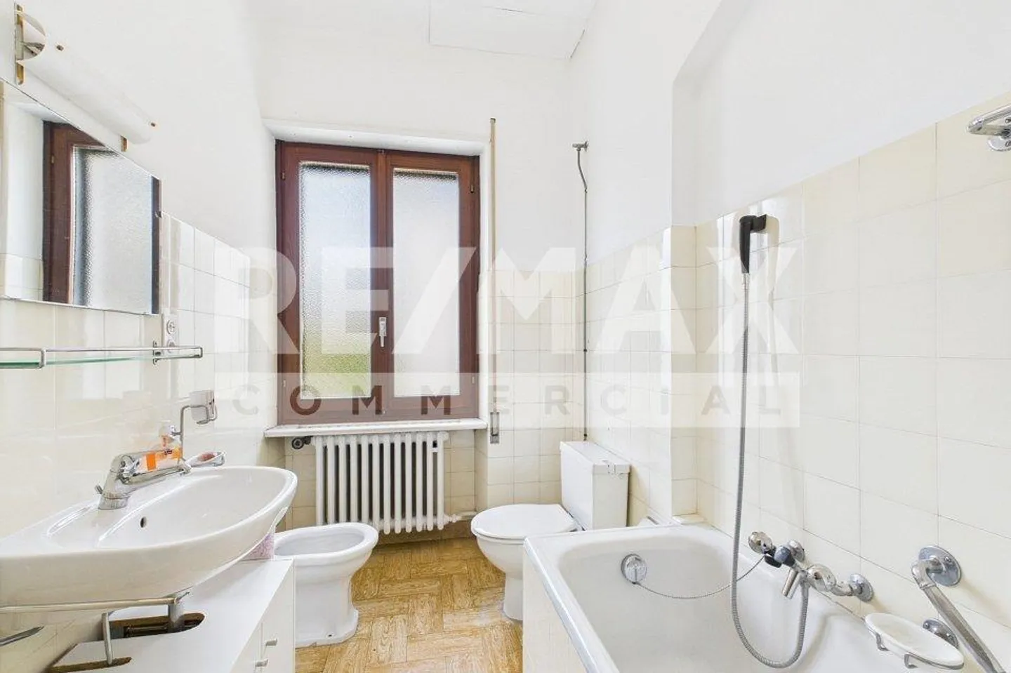 Therapeutic Practice with 5 Rooms for Rent - Photo 7 of 9