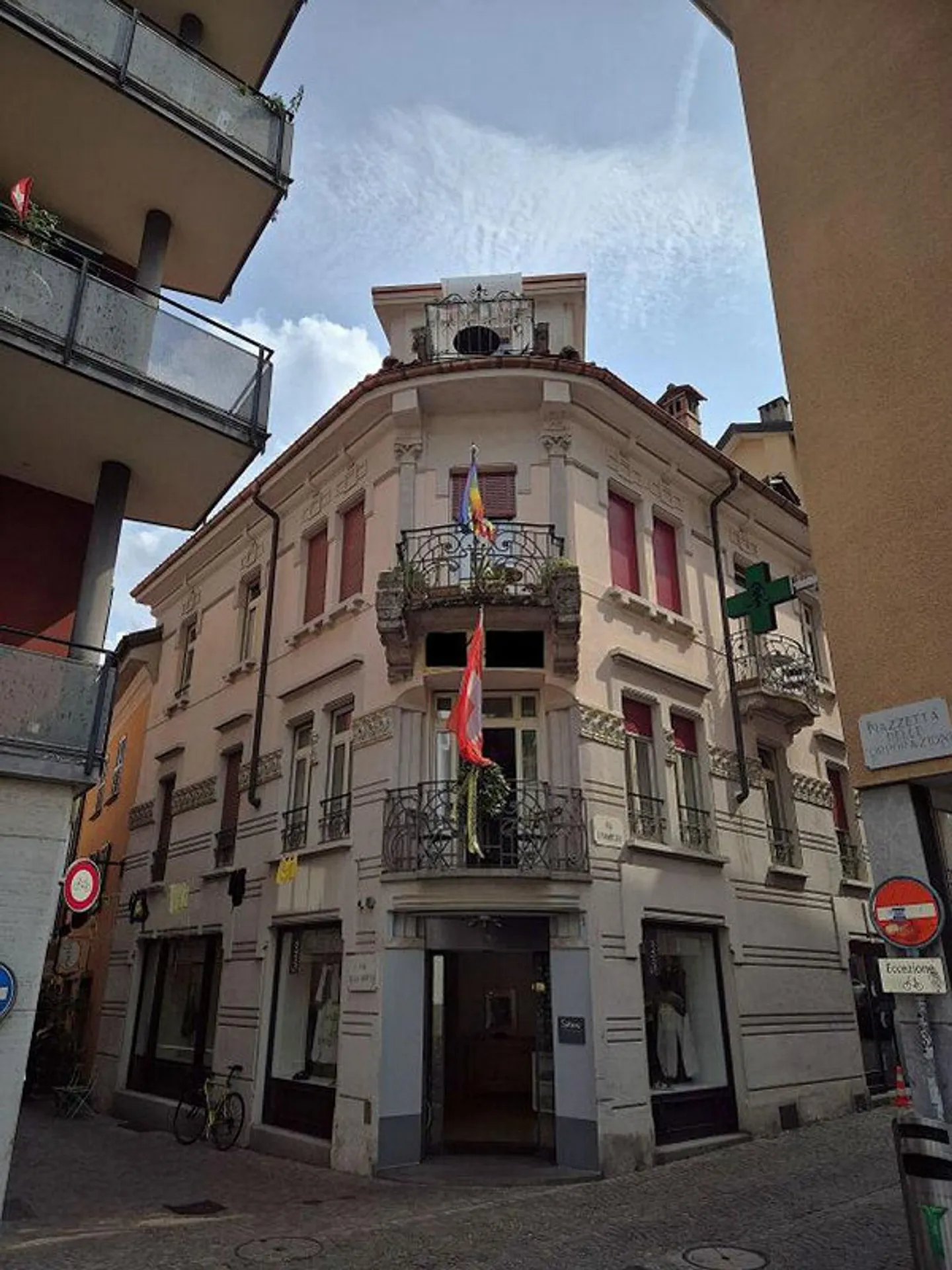 Negozio nel cuore della città vecchia, di 25 m2 | Geschäft im Herzen der Altstadt, mit einer Fläche von 25 m2 - Foto 2 di 6