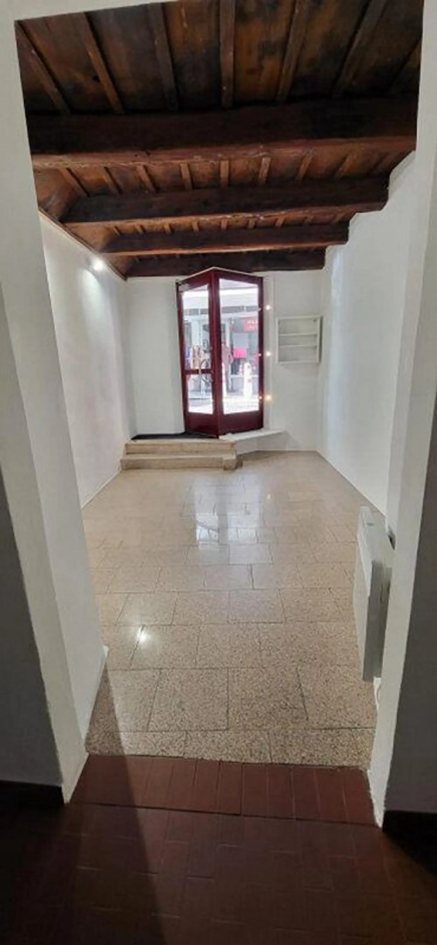 Negozio nel cuore della città vecchia, di 25 m2 | Geschäft im Herzen der Altstadt, mit einer Fläche von 25 m2 - Foto 4 di 6