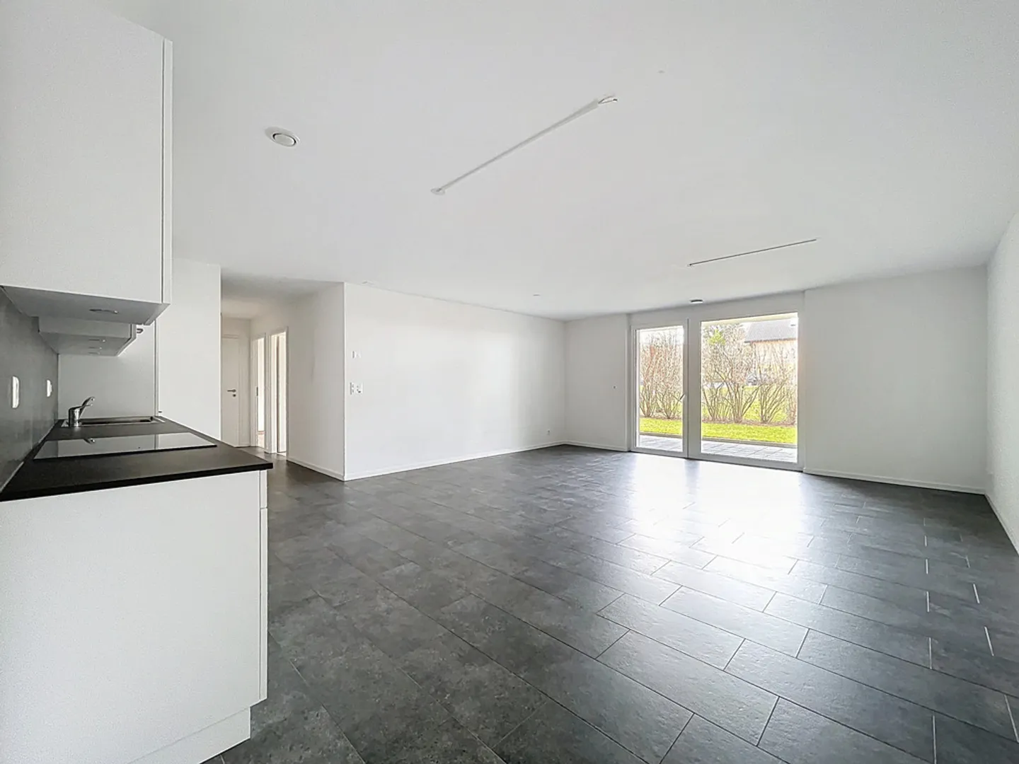 3.5-room apartment with terrace and private garden - Photo 5 of 12