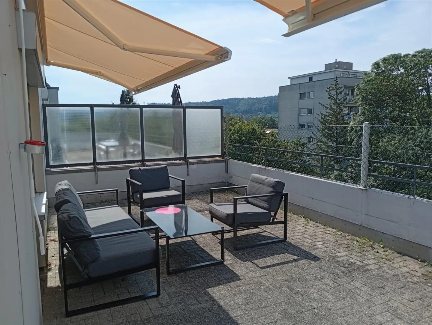 Helle Attikawohnung mit 3 Terrassen in Nidau - Foto 2 von 11