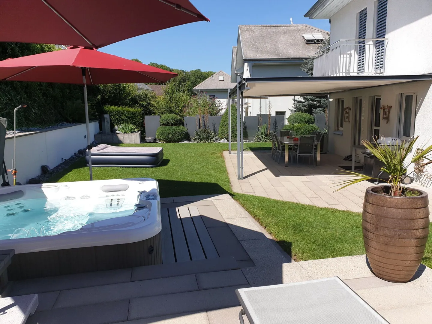 Stylish Single-Family Home with Exclusive Garden and Outdoor Oasis - Photo 5 of 35