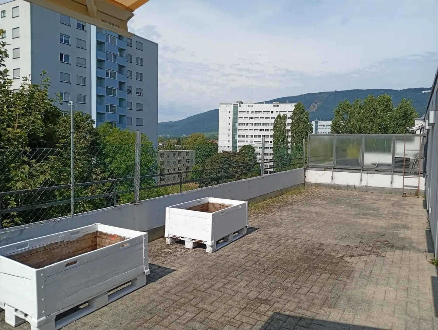 Helle Attikawohnung mit 3 Terrassen in Nidau - Foto 10 von 11