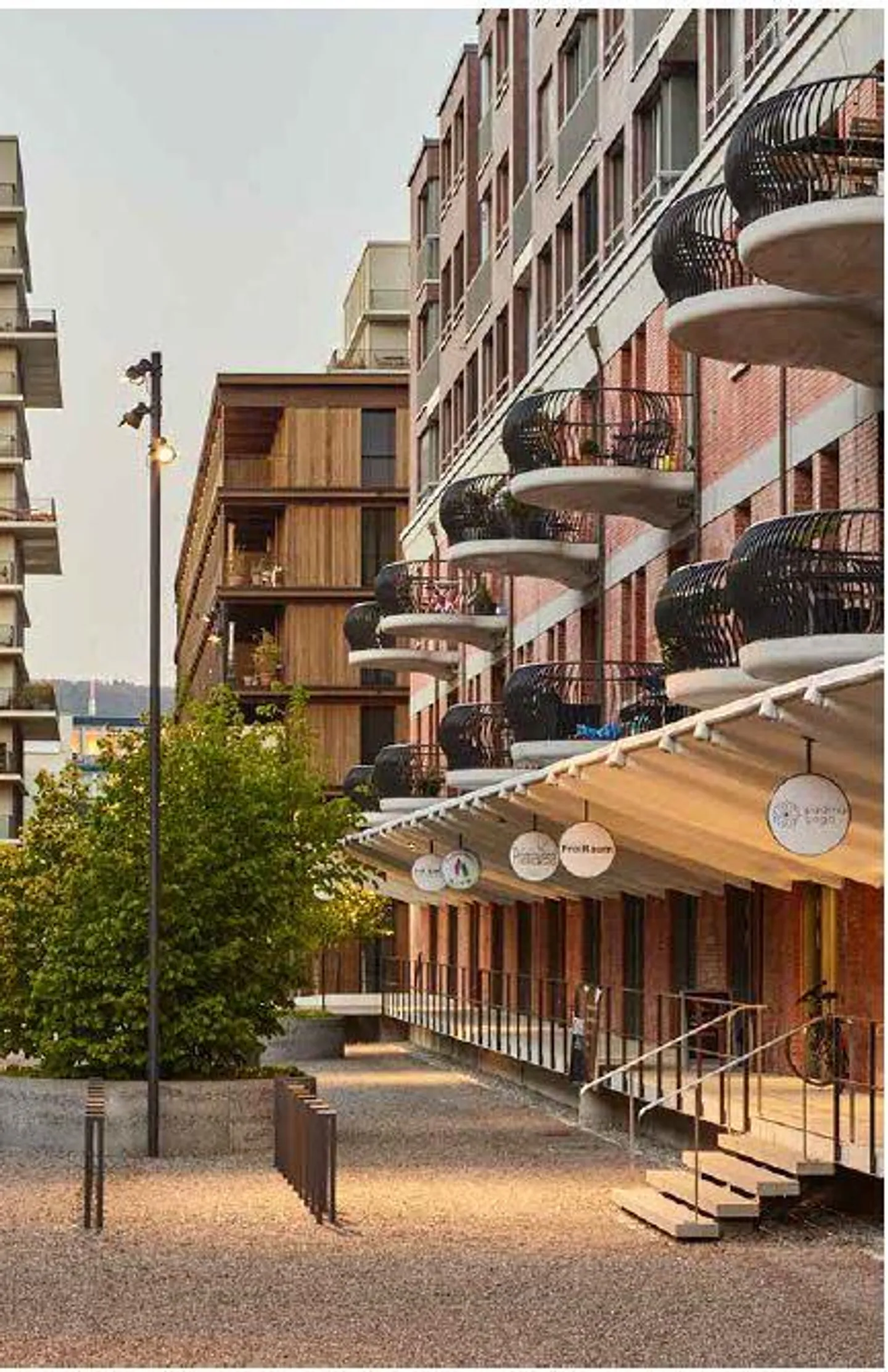 Commercial Space in Zurich - Photo 1 of 3