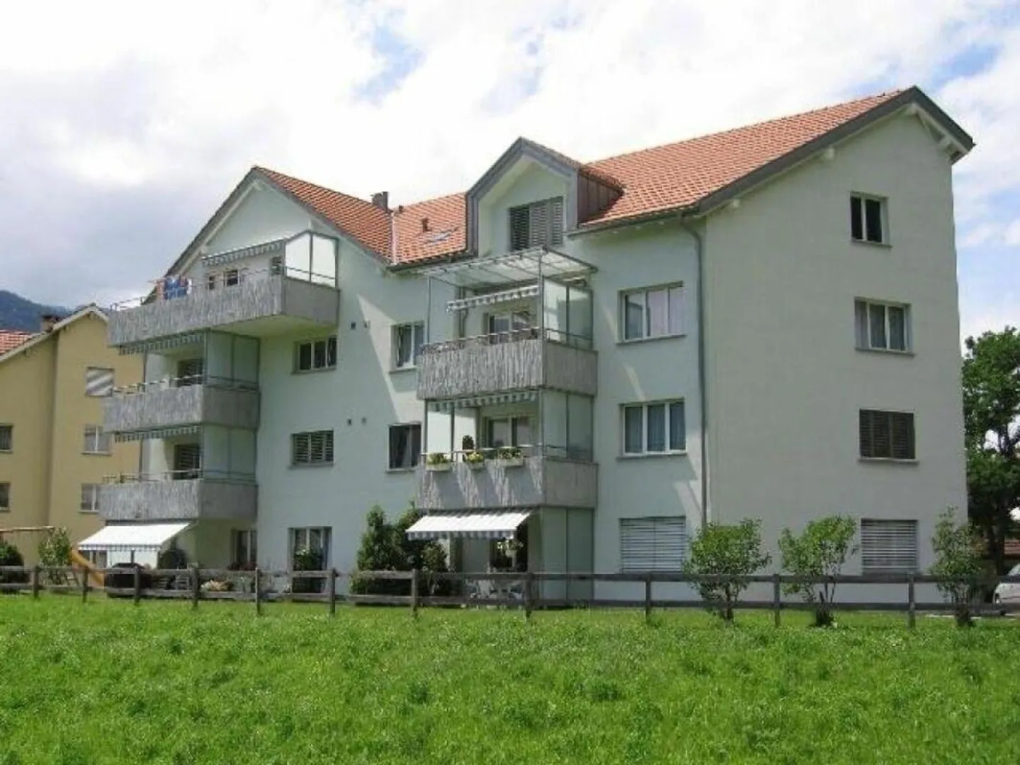 Bright 3-room apartment with cozy garden seating area - Photo 1 of 9