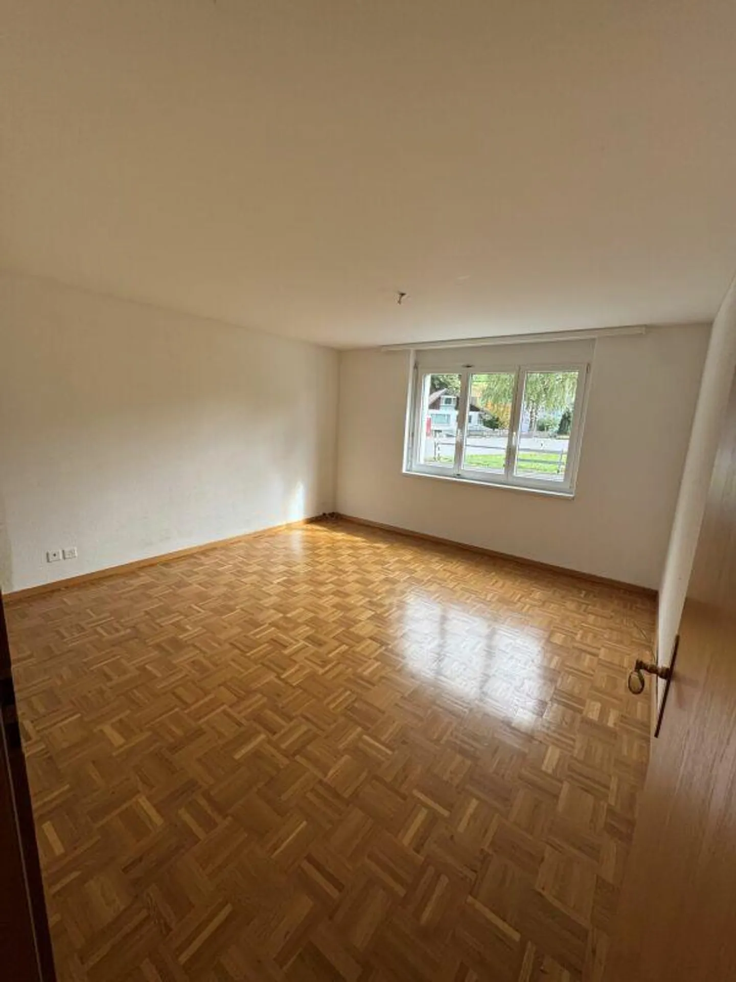 Bright 3-room apartment with cozy garden seating area - Photo 7 of 9