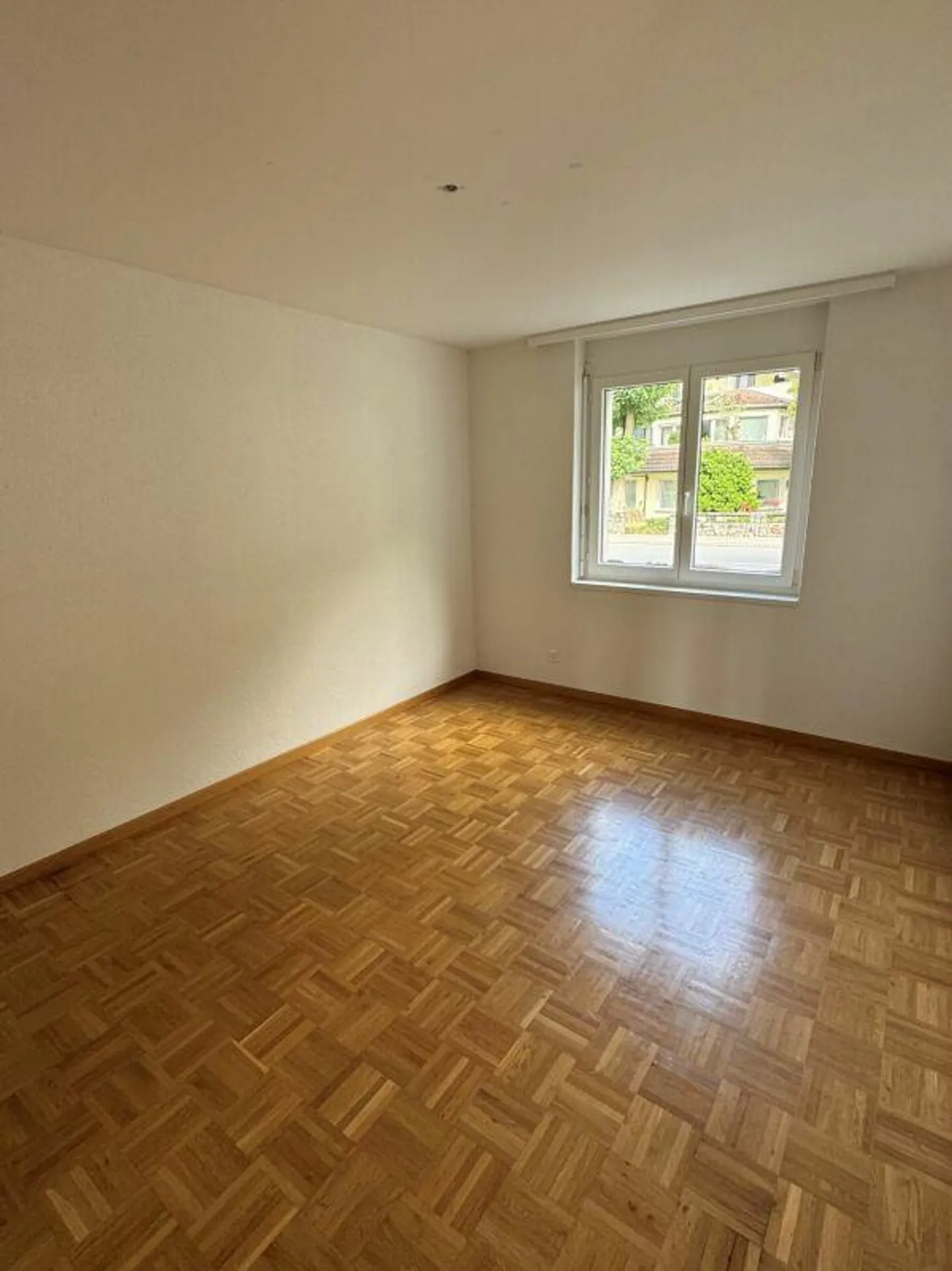 Bright 3-room apartment with cozy garden seating area - Photo 8 of 9