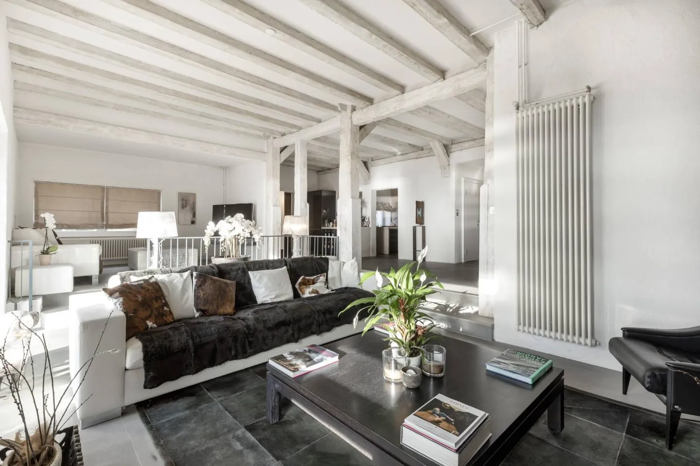 Large Property with Lake View - Photo 5 of 12