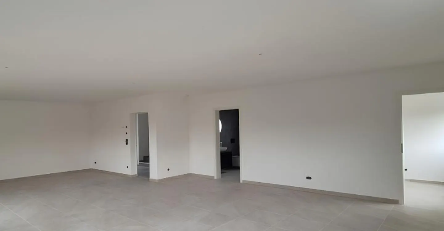Rossens - Beautiful commercial space for rent - Photo 2 of 3