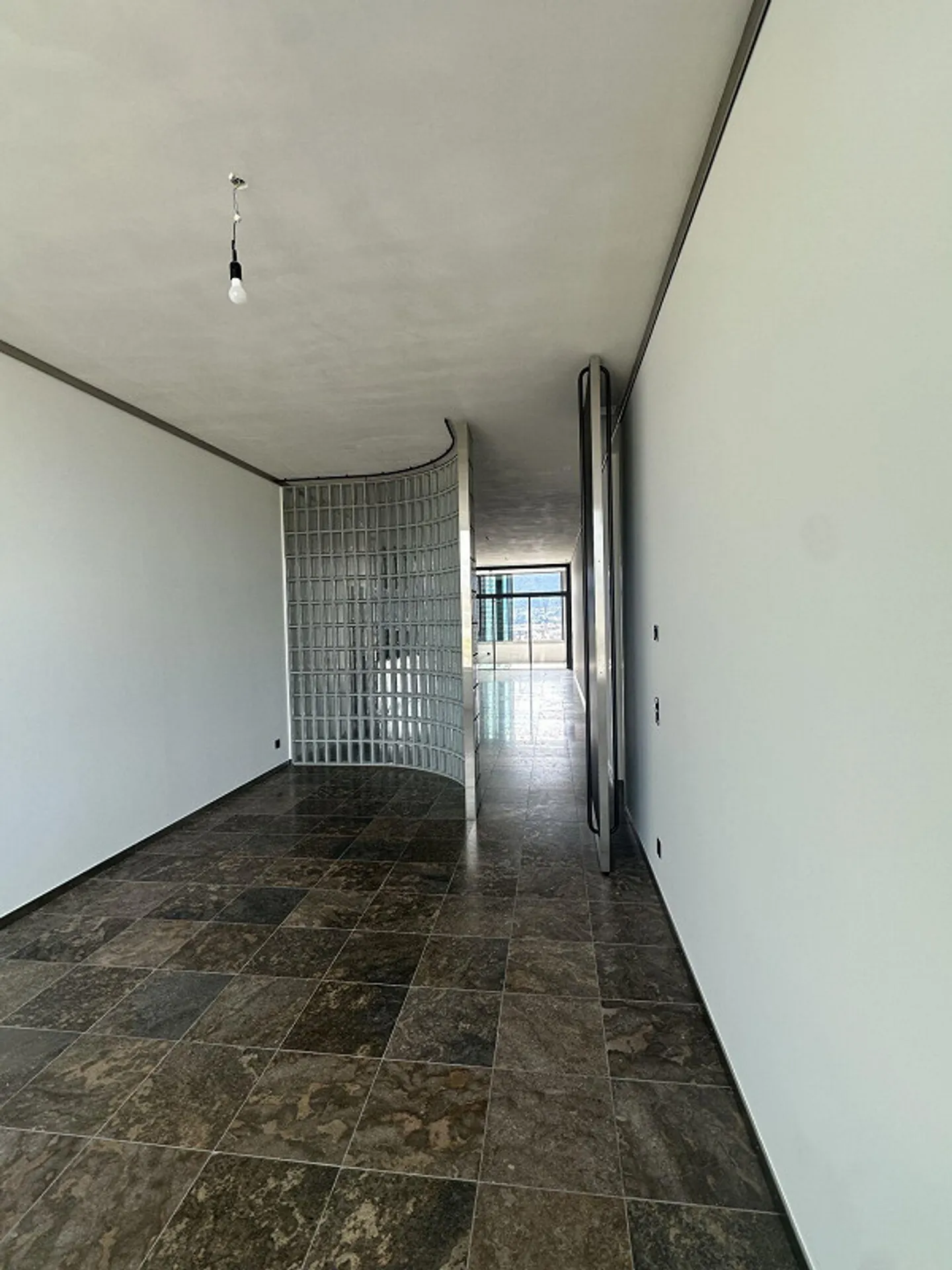 Europaallee - Appartamento 4.5 locali con vista spettacolare - perfetto per coppie - Foto 3 di 7
