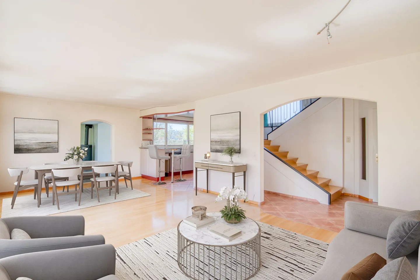 Spacious Property with B&B Potential - Living and Hosting Guests in the Gerzensee Region, at the Gateway to the Bernese Oberland - Photo 8 of 32
