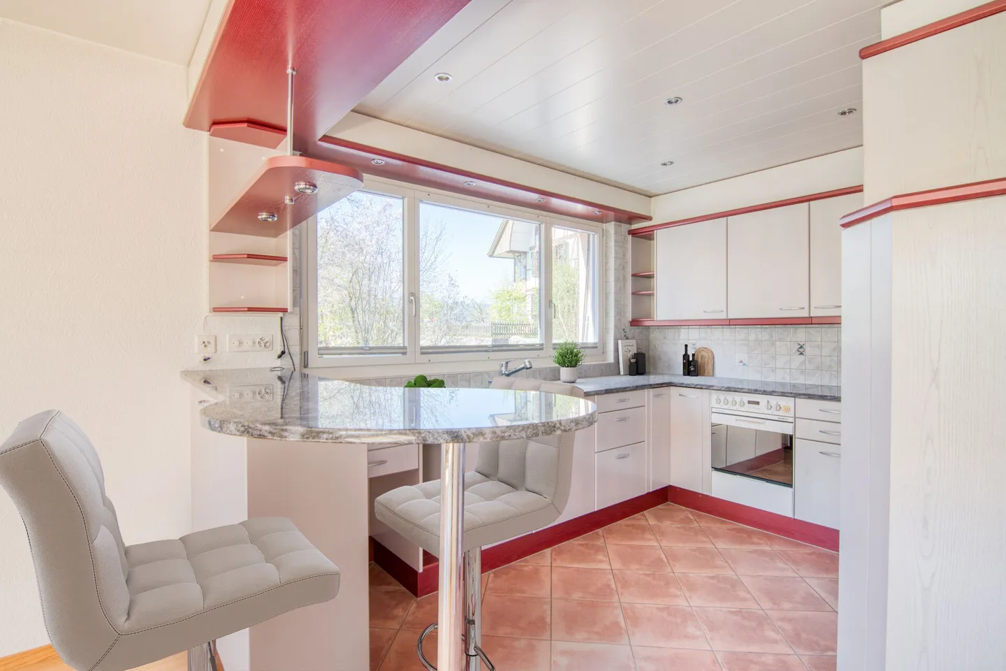 Spacious Property with B&B Potential - Living and Hosting Guests in the Gerzensee Region, at the Gateway to the Bernese Oberland - Photo 11 of 32