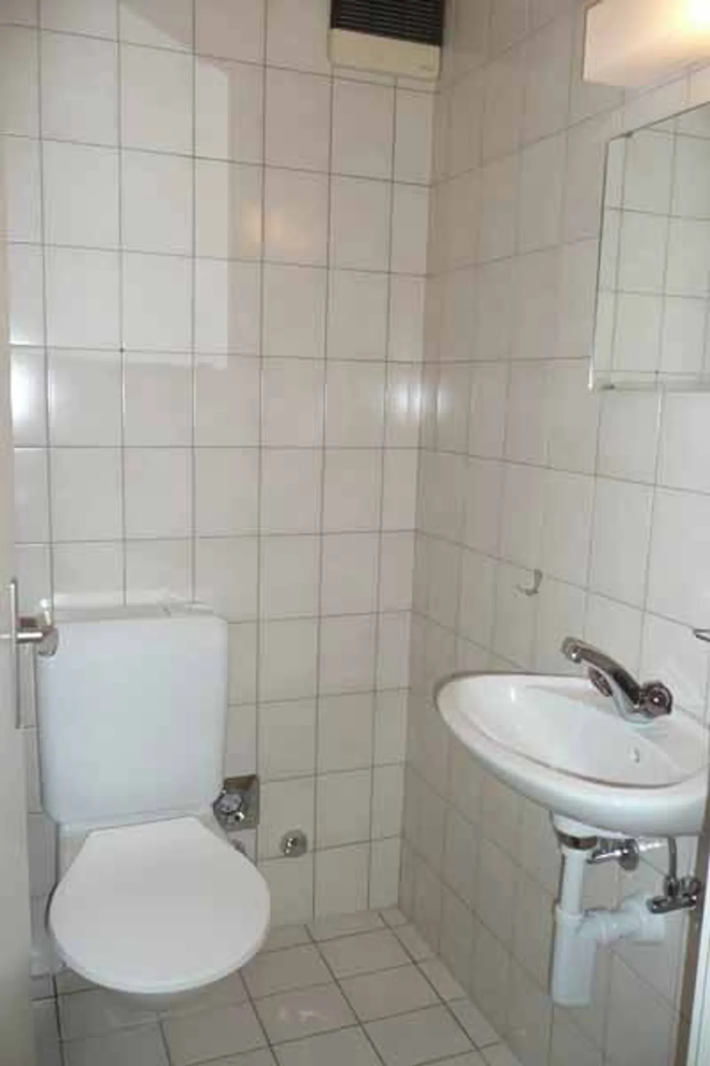 Bell'appartamento in una posizione soleggiata a Kloten - limitato fino al 30.09.2027! - Foto 5 di 6