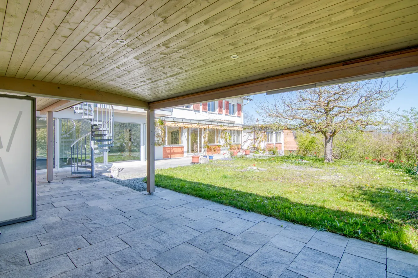 Spacious Property with B&B Potential - Living and Hosting Guests in the Gerzensee Region, at the Gateway to the Bernese Oberland - Photo 26 of 32