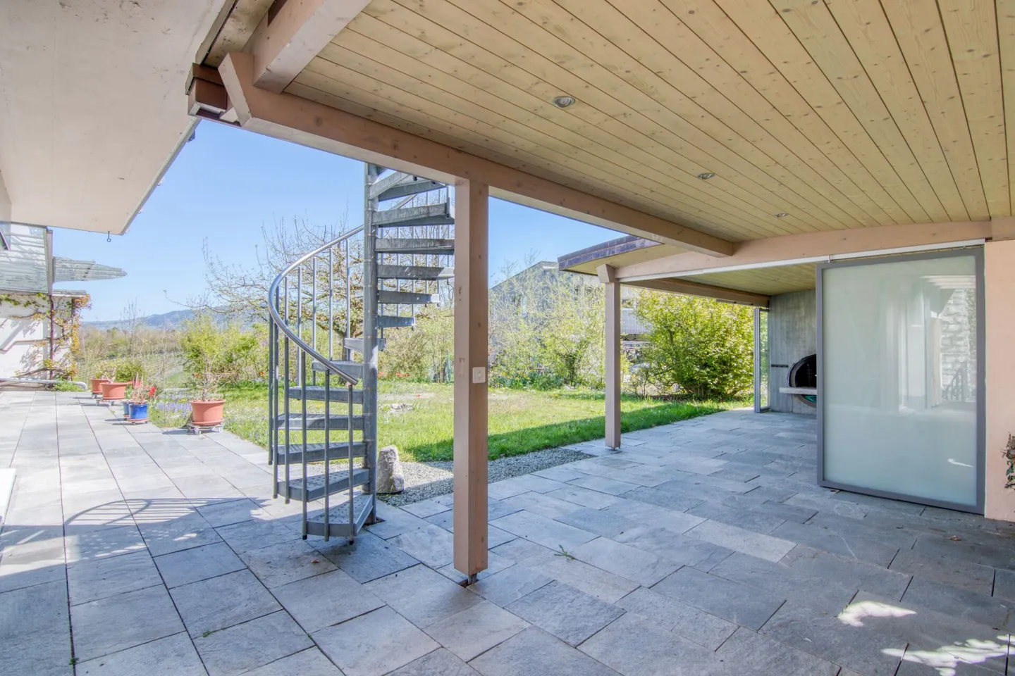 Spacious Property with B&B Potential - Living and Hosting Guests in the Gerzensee Region, at the Gateway to the Bernese Oberland - Photo 24 of 32