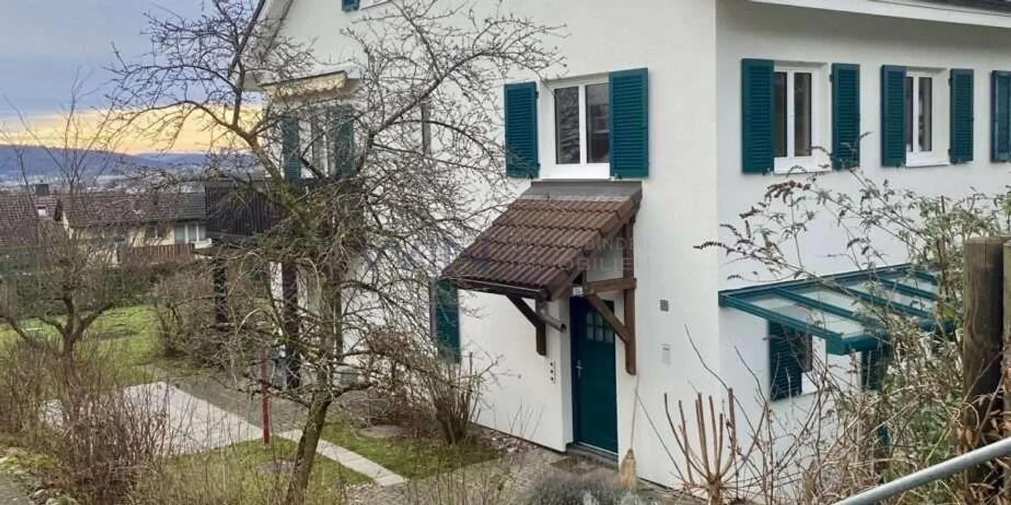 Maison d'angle spacieuse avec jardin - Photo 1 sur 13