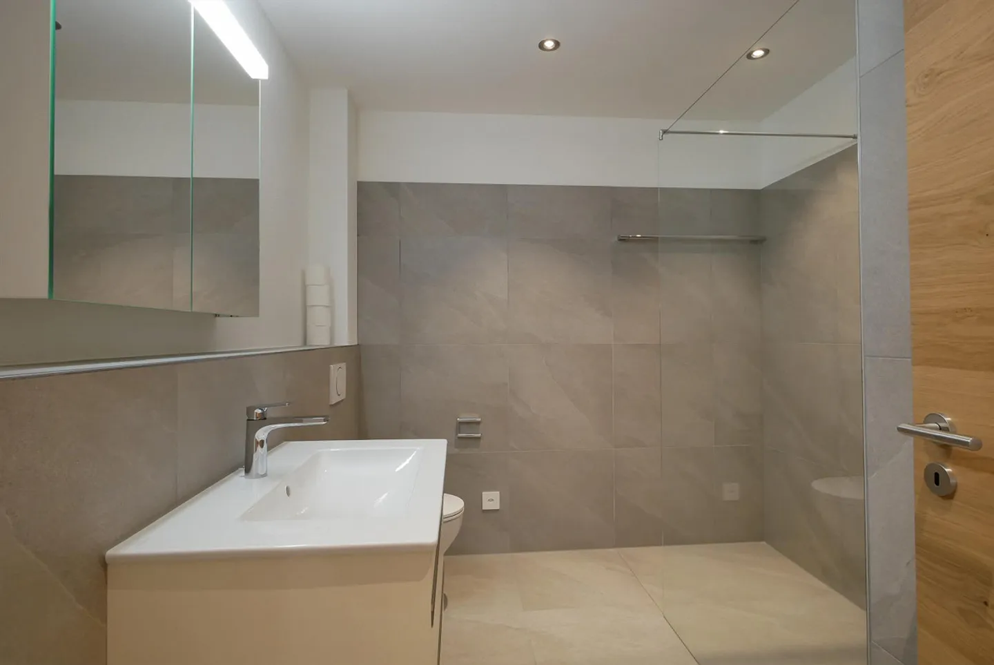 Nouveau bâtiment dans un emplacement central - Photo 5 sur 10