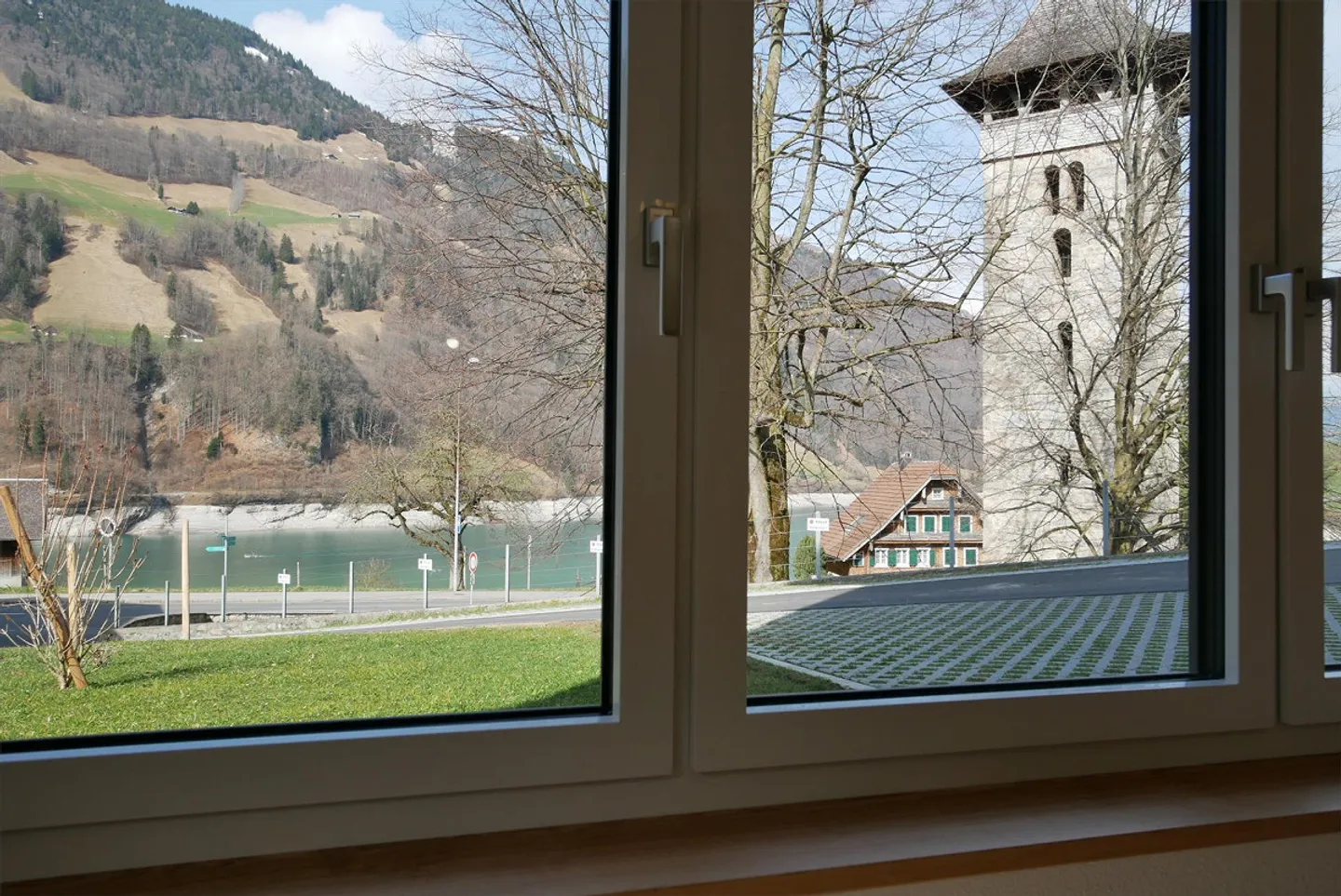 Nouveau bâtiment dans un emplacement central - Photo 3 sur 10