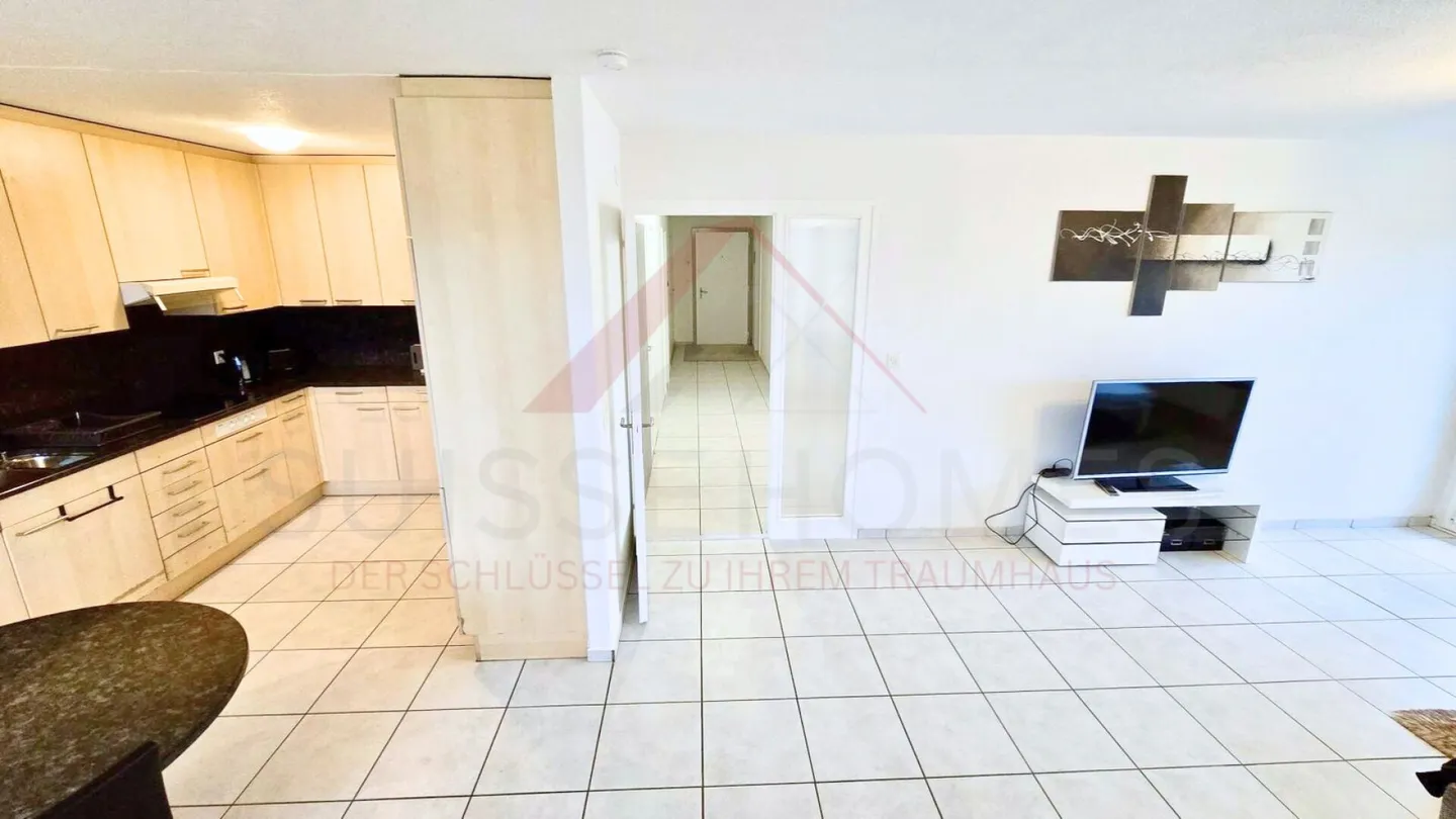 Appartement spacieux de 4,5 pièces au 5ème étage avec balcon ensoleillé et fort potentiel de développement à Trimbach - Photo 5 sur 21