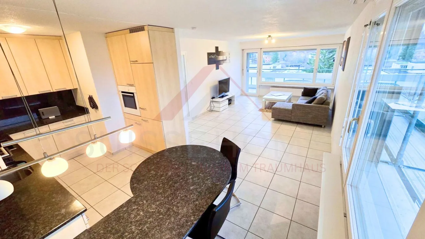 Appartement spacieux de 4,5 pièces au 5ème étage avec balcon ensoleillé et fort potentiel de développement à Trimbach - Photo 7 sur 21