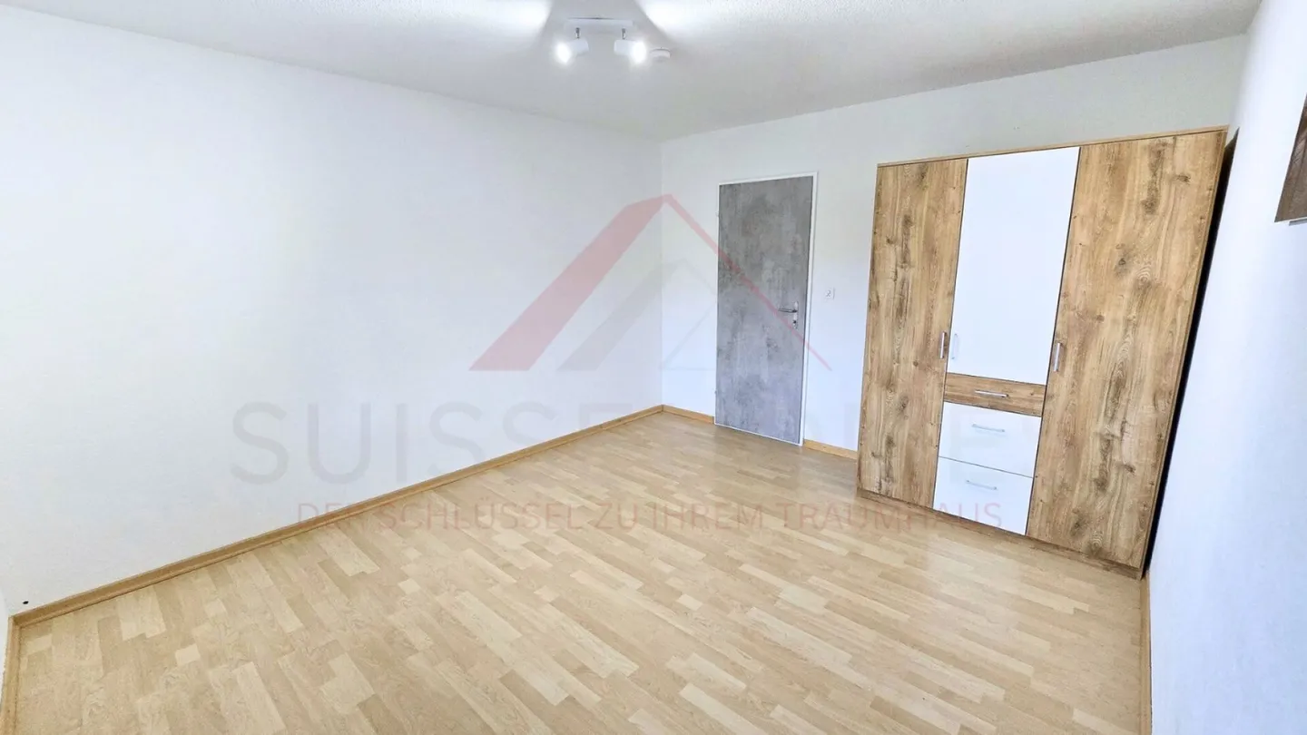 Appartement spacieux de 4,5 pièces au 5ème étage avec balcon ensoleillé et fort potentiel de développement à Trimbach - Photo 9 sur 21