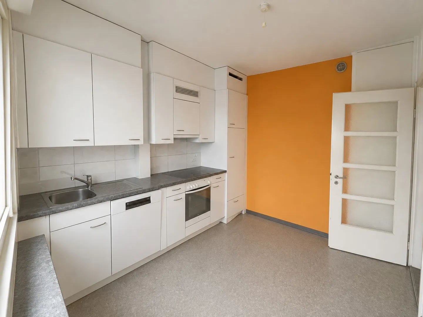 Spacious 5-room apartment in a central location in Zurich - Photo 9 of 13
