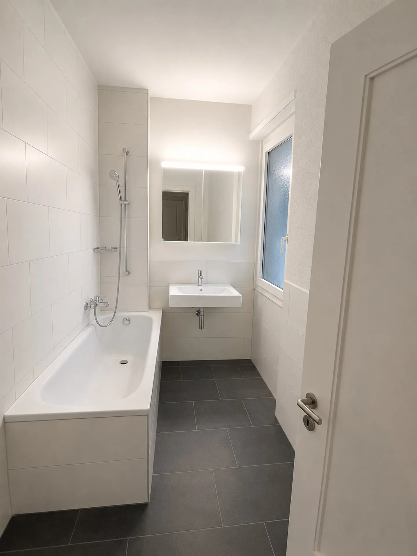 Spacious 5-room apartment in a central location in Zurich - Photo 10 of 13
