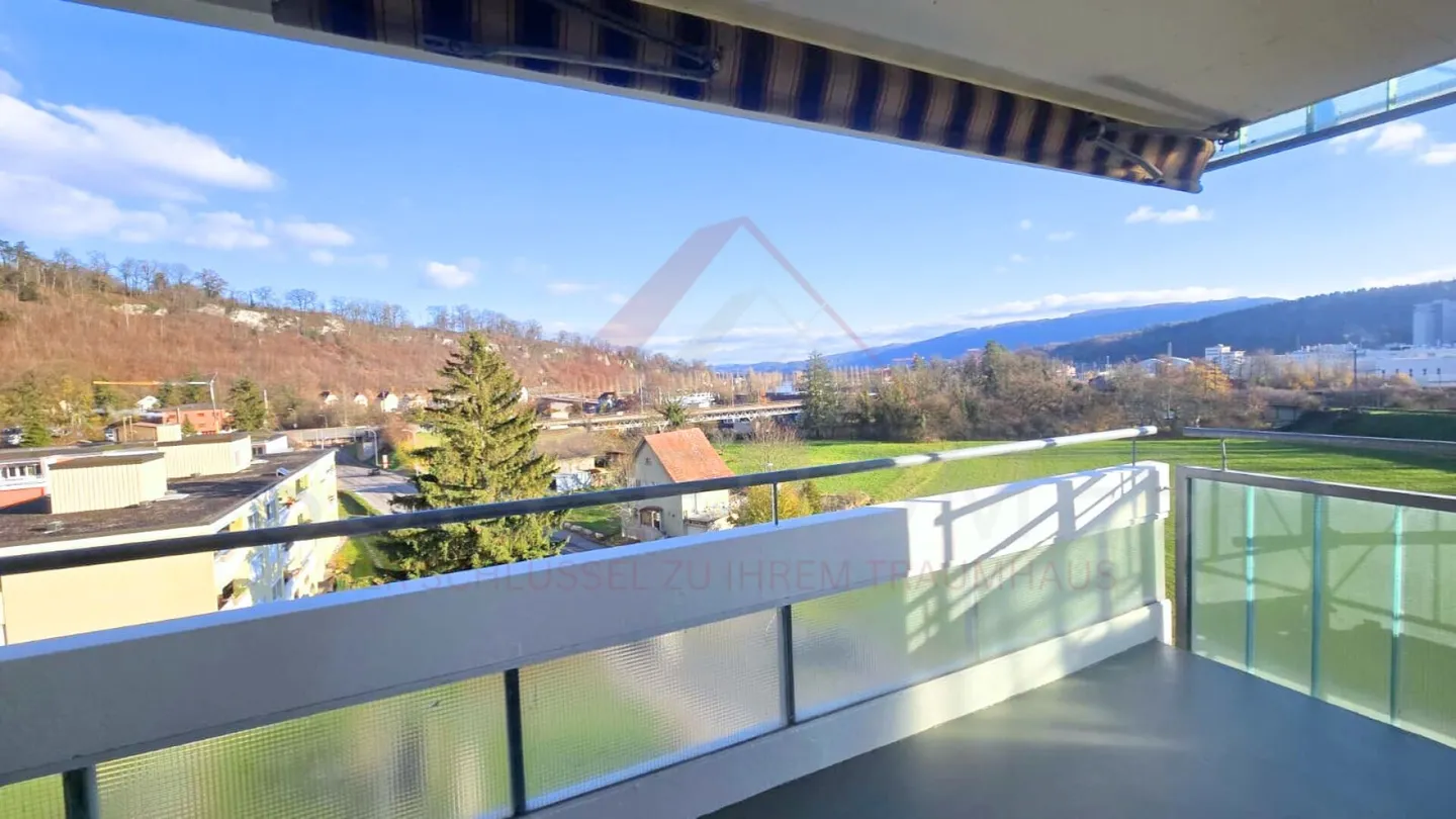 Appartement spacieux de 4,5 pièces au 5ème étage avec balcon ensoleillé et fort potentiel de développement à Trimbach - Photo 18 sur 21