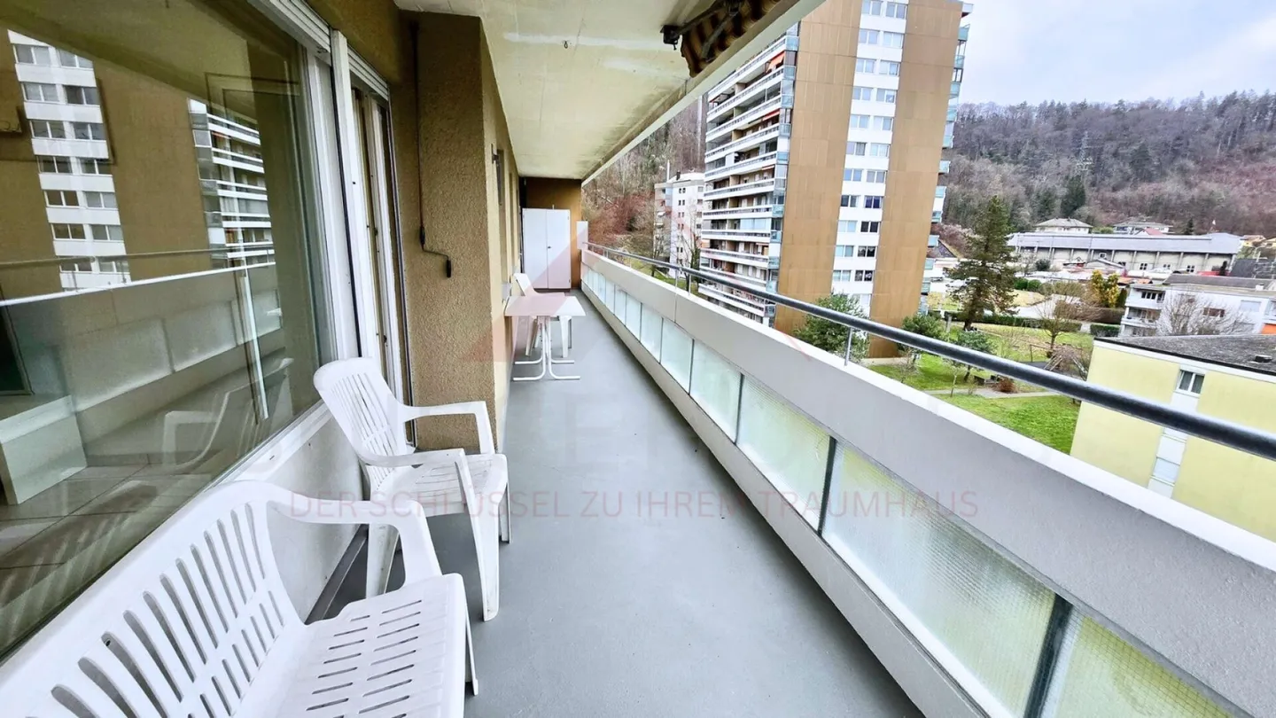 Appartement spacieux de 4,5 pièces au 5ème étage avec balcon ensoleillé et fort potentiel de développement à Trimbach - Photo 17 sur 21